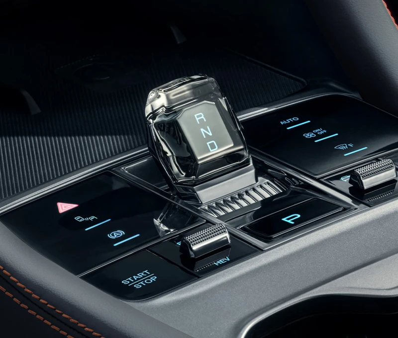 Seal U DM-i dźwignia zmiany biegów